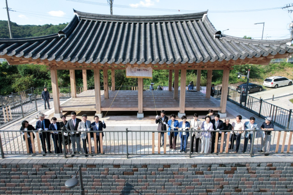 금벽정에서 성공적인 복원을 기념하며 준공식 개최