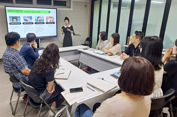 10일 부산 남구와 충북 옥천군 관계자가 대덕구를 방문해 통합돌봄 정책을 배우고 교류하고 있다.