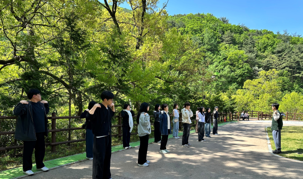 국립예산치유의숲에서 운영된 산림치유프로그램 진행 모습