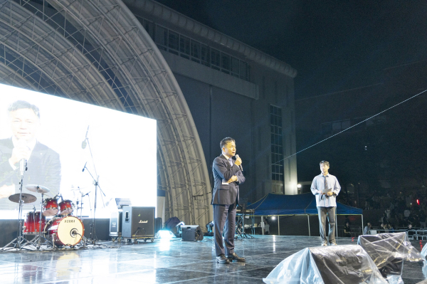 대동제에서 인사말하는 상명대 홍성태 총장