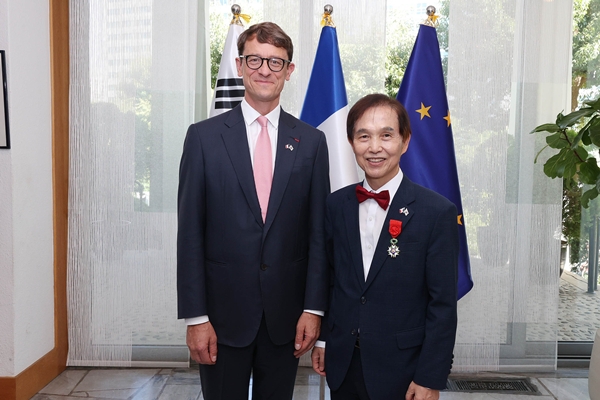 (왼쪽부터)프랑스 대사 필립 베르투, 이광형 KAIST 총장