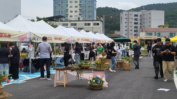 지난 6월, 금년 첫 달빛마켓을 충남사회적경제혁신타운에서 진행한 모습