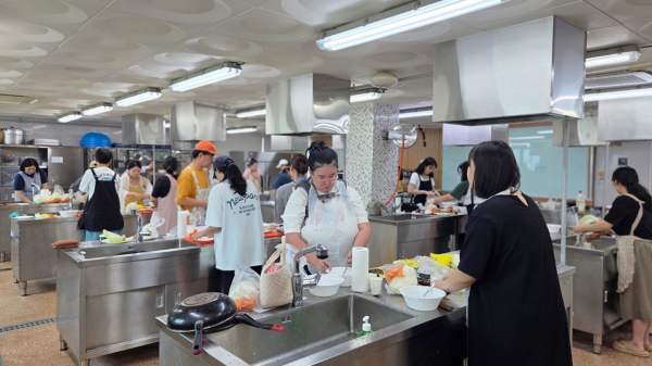 지난 9일 태안군교육문화센터 조리실에서 진행된 요리교실 모습