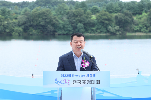 윤석대 한국수자원공사 사장이 9월 12일 열린 ‘제22회 K-water 사장배 물사랑 전국조정대회’ 개회식에서 대회사를 하고 있다.