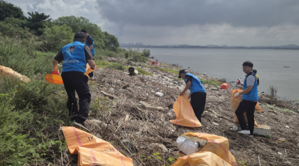 바닷가 대청결 활동 모습