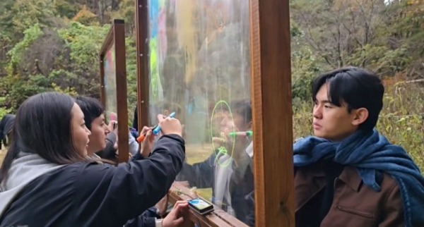 한국산림복지진흥원에서 제공하는 청년 대상 산림치유프로그램의 모습.