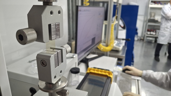 레이저 가공 지지체의 기계적 특성 평가 테스트 모습