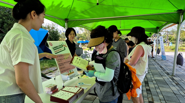 지난 21일, 세종호수공원 중앙광장에서 ‘자기혈관 숫자 알기, 레드서클(Red Circle, 건강한 혈관) 캠페인’ 진행 모습