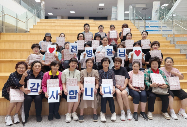 대학 조리사, 미화원들은 전병칠씨에게 감사의 메시지를 보냈다.