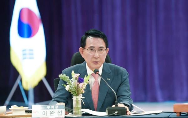 이완섭 서산시장이 24일 충남 금산군 금산다락원에서 열린 충남시장군수협의회에서 소상공인 재난지원금 제도 개선을 건의했다.