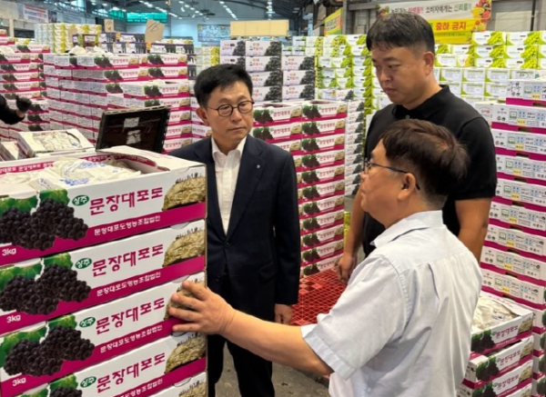 농협 대전본부, 노사대표가 함께 명절 성수품 수급상황 현장 점검 모습