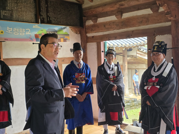 김동일 시장, 추기 향교 석전대제 격려 모습