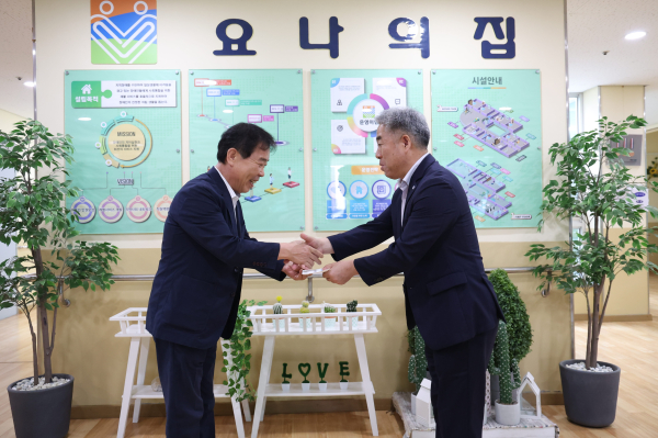 천범산 교육감 권한대행과 직원들이 민족 대명절인 추석 명절을 앞두고 사회복지시설 방문 모습