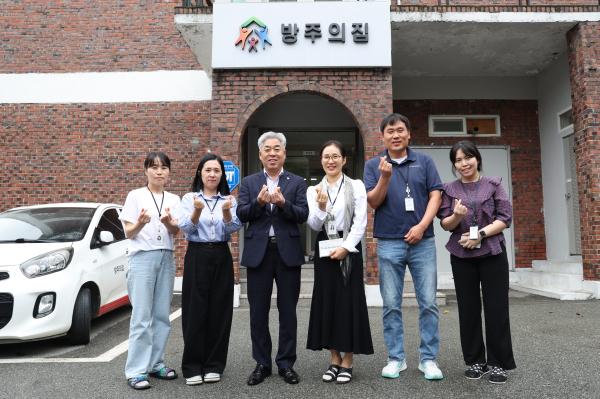 천범산 교육감 권한대행과 직원들이 민족 대명절인 추석 명절을 앞두고 사회복지시설 방문 모습
