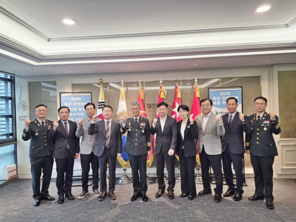 지난 24일 서울에서 개최된 ‘육군 전역장병 채용 우수기업 초청 간담회’ 개최 단체사진