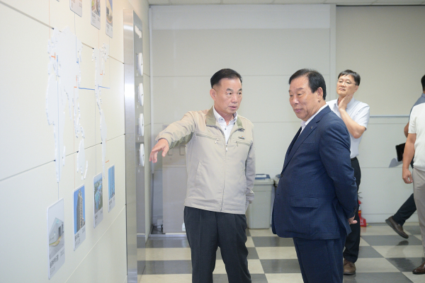 최민호 시장, 조치원일반산업단지 ㈜코아비스 방문 모습