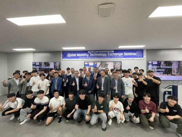 글로벌 모빌리티 기술교류 세미나 단체 사진
