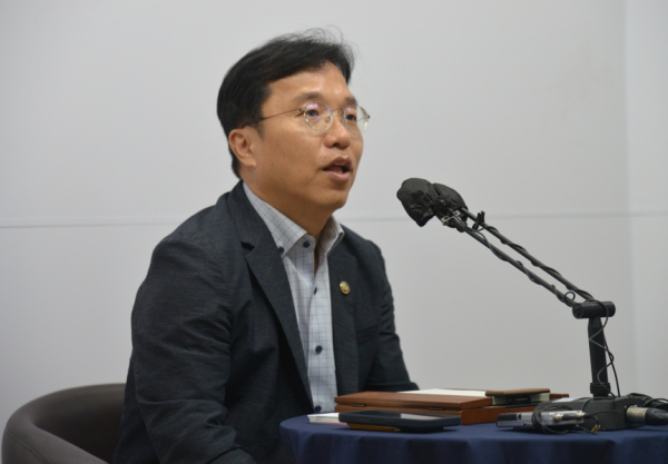 기자간담회 하는 강주엽 행정중심복합도시건설청장<br>