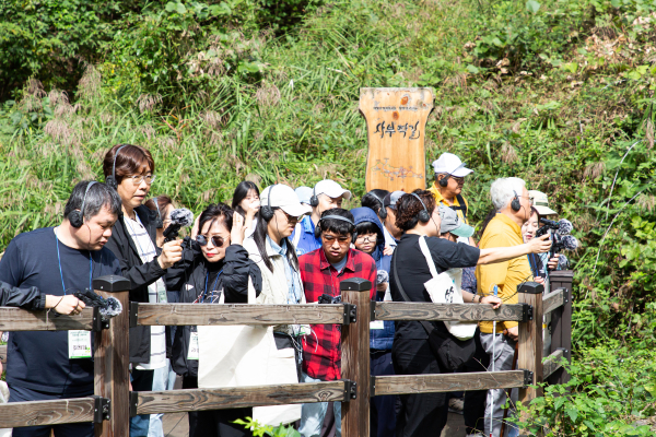 29일 국립양평치유의숲에서 진행된 ‘사운드 투어’프로그램 참여 모습