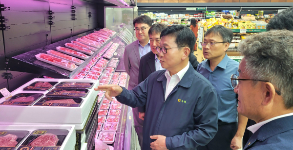 김영훈 본부장, 추석 명절 앞두고 식품안전 현장점검 모습