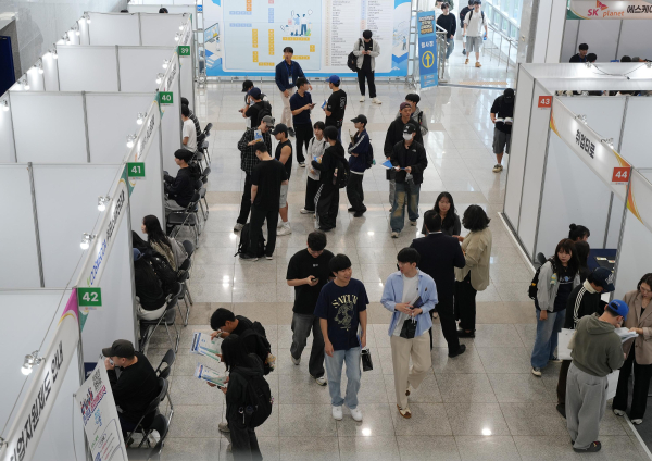 1일, 담헌실학관 로비에서 2025학년도 취업박람회를 개최했다.