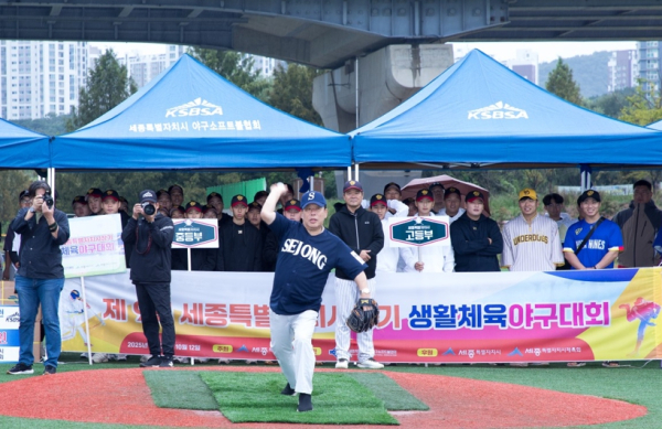 시구하는 최민호 세종시장