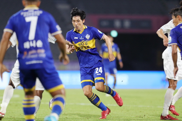 박세직 충남아산FC 선수 경기 모습