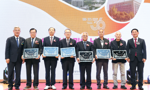 제36회 서구민의 날 기념식 개최(유공자 표창 모습)