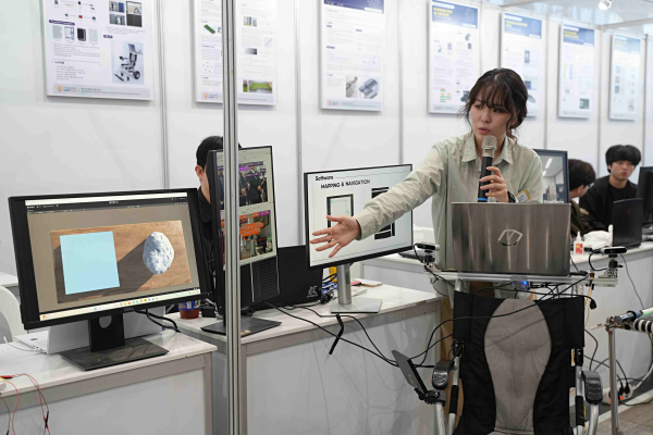 15일, 교내 담헌실학관 1층 로비에서 2025년 제31회 가을 졸업연구작품전시회를 개최했다.