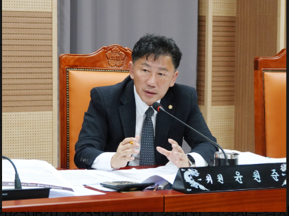 아산시의회 제259회 정례회에서 행감 중인 윤원준의원