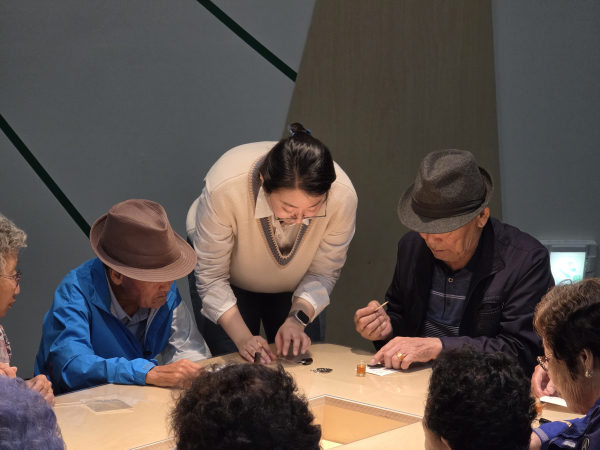 시니어 초청 ‘박물관에서 즐기는 다함께 차차茶’ 진행 모습