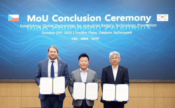 대전테크노파크-체코배터리클러스터-대전이차전지기업협의회 3자 업무협약 체결식 모습