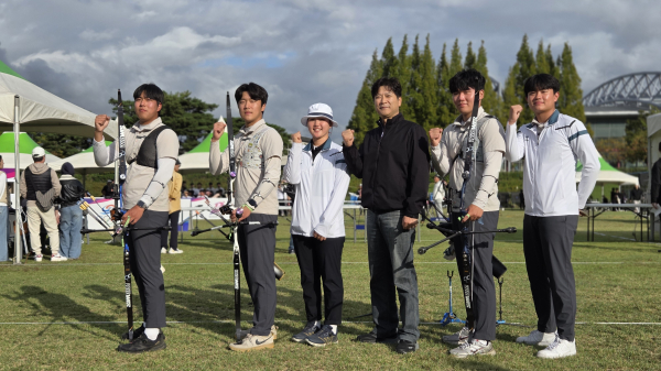 김석중 교장과 양궁부 남자단체, 양궁부 김민정