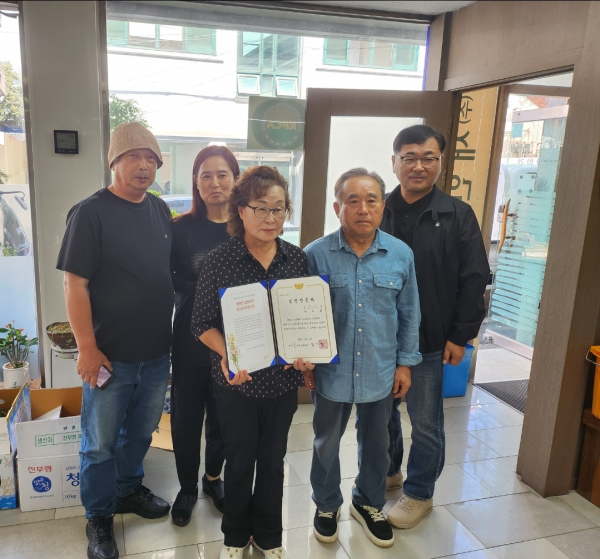 박미화 회장 및 사랑의 밥차 회원들