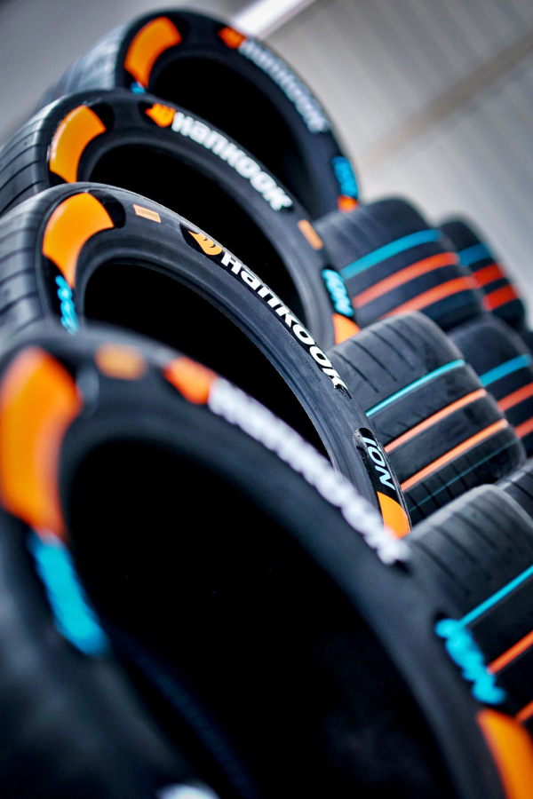 포뮬러 E 시즌 12 공식 타이어 GEN3 에보 아이온 레이스