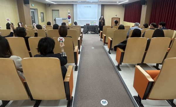 성폭력·성희롱 예방 및 장애인식개선 직장교육 진행 모습