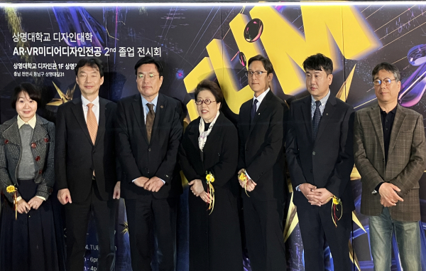 전시오픈 기념촬영 모습