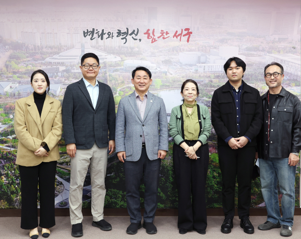 2025년 대전 서구 무역사절단 참여 기업 기념 촬영