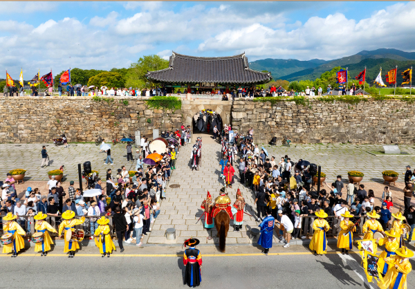 제12회 서산 관광사진 공모전에서 금상을 수상한 ‘병마절도사 부임’ 재현 모습