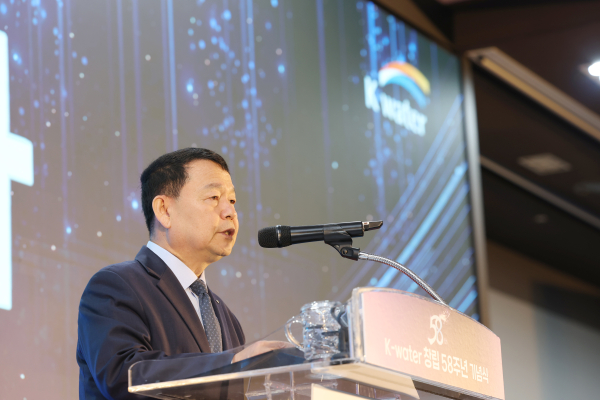 13일,윤석대 한국수자원공사 사장이 ‘기후위기를 극복하는 AI 물관리 세계 1위 기업’이라는 새로운 비전 선포식 모습