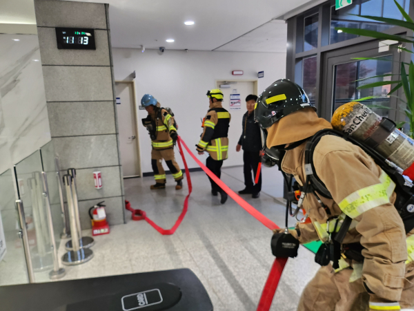 세종북부소방서, 교육정보재해복구센터 화재 대응훈련 모습