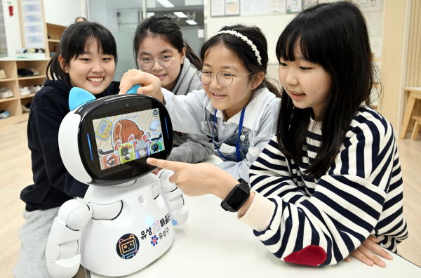 생성형 AI 기능을 탑재한 교육용 놀이로봇