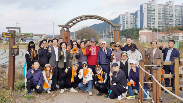 지난 16일, 인지면 풍전저수지 일원에서 개최된 풍전저수지 둘레길 개장식 모습