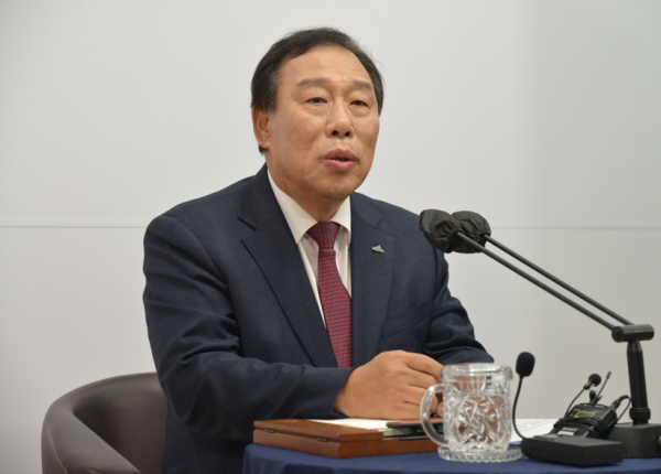 기자간담회 하는 최민호 세종시장