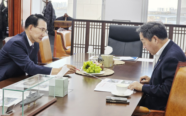 강승규 국회의원 방문 건의 모습