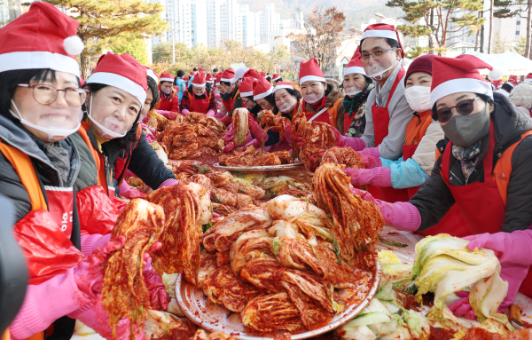 ‘천사의 손길로 만드는 김장 축제’ 개최 모습