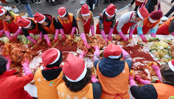 ‘천사의 손길로 만드는 김장 축제’ 개최 모습