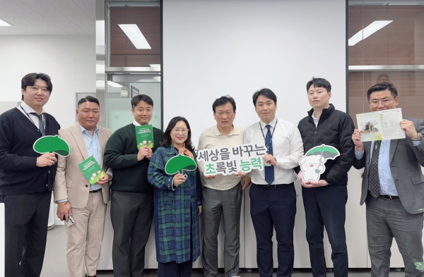 현대자동차 갑천대교대리점 직원 6명, 초록우산 정기후원 동참 모습