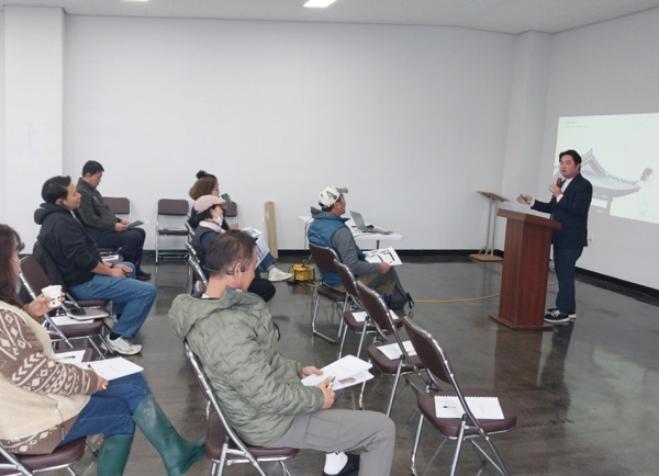 26일 백사장항에서 진행된 역량강화 교육 모습.