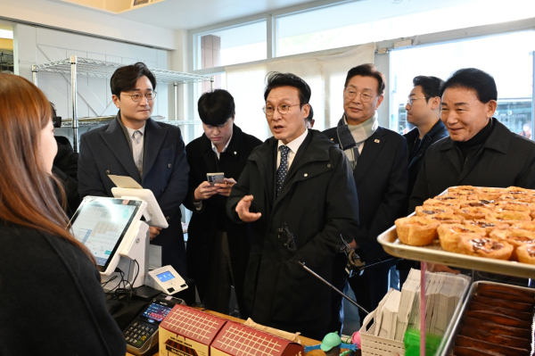 김민석 국무총리, 대전 중구 대흥동 일대 중소빵집 방문 현장 (몽심)